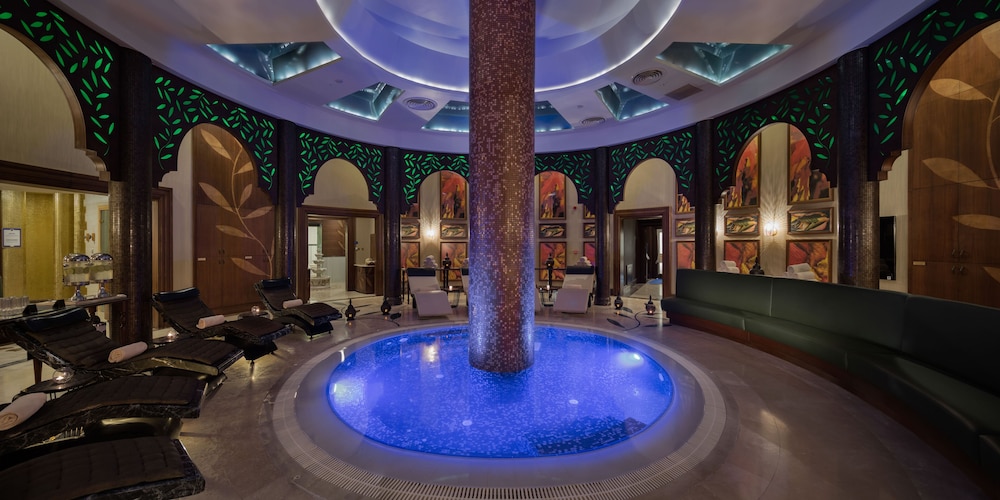 Merit Royal Premium Hotel Casino & Spa 18/36