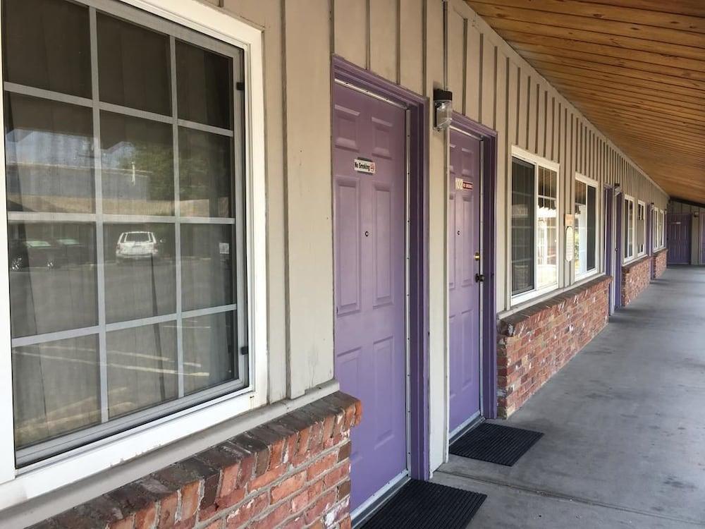 Sky Ranch Inn 1/22