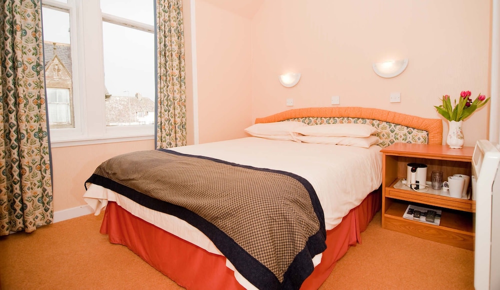 CASTLETOWN HOTEL 28/40