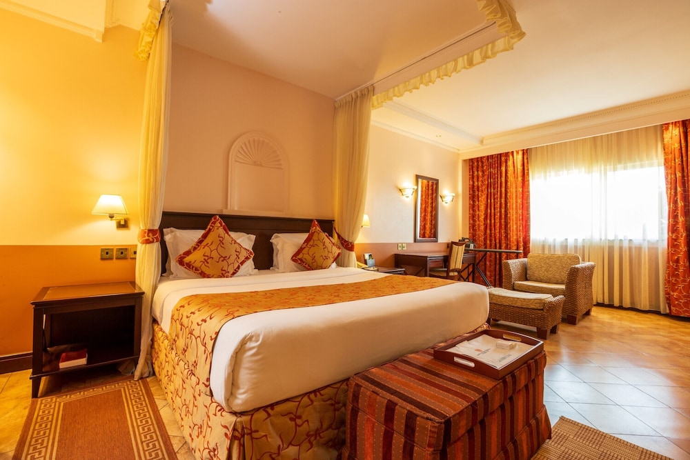 EXECUTIVE, SUITE