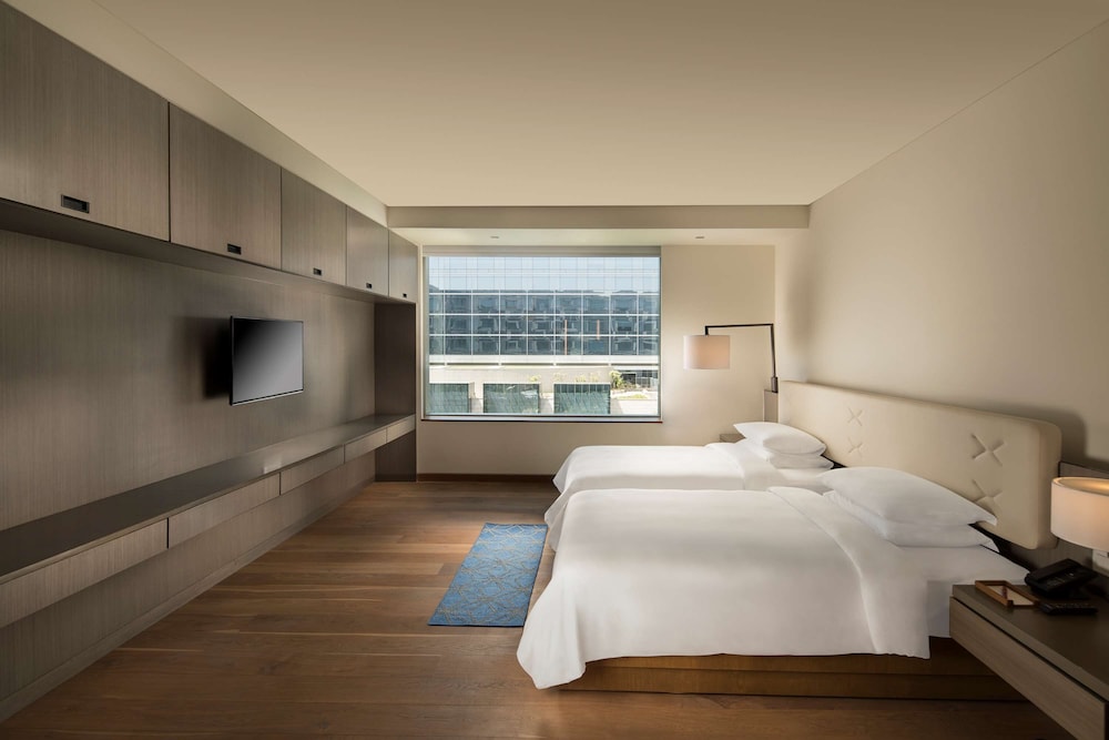 Andaz Delhi, by Hyatt 32/82