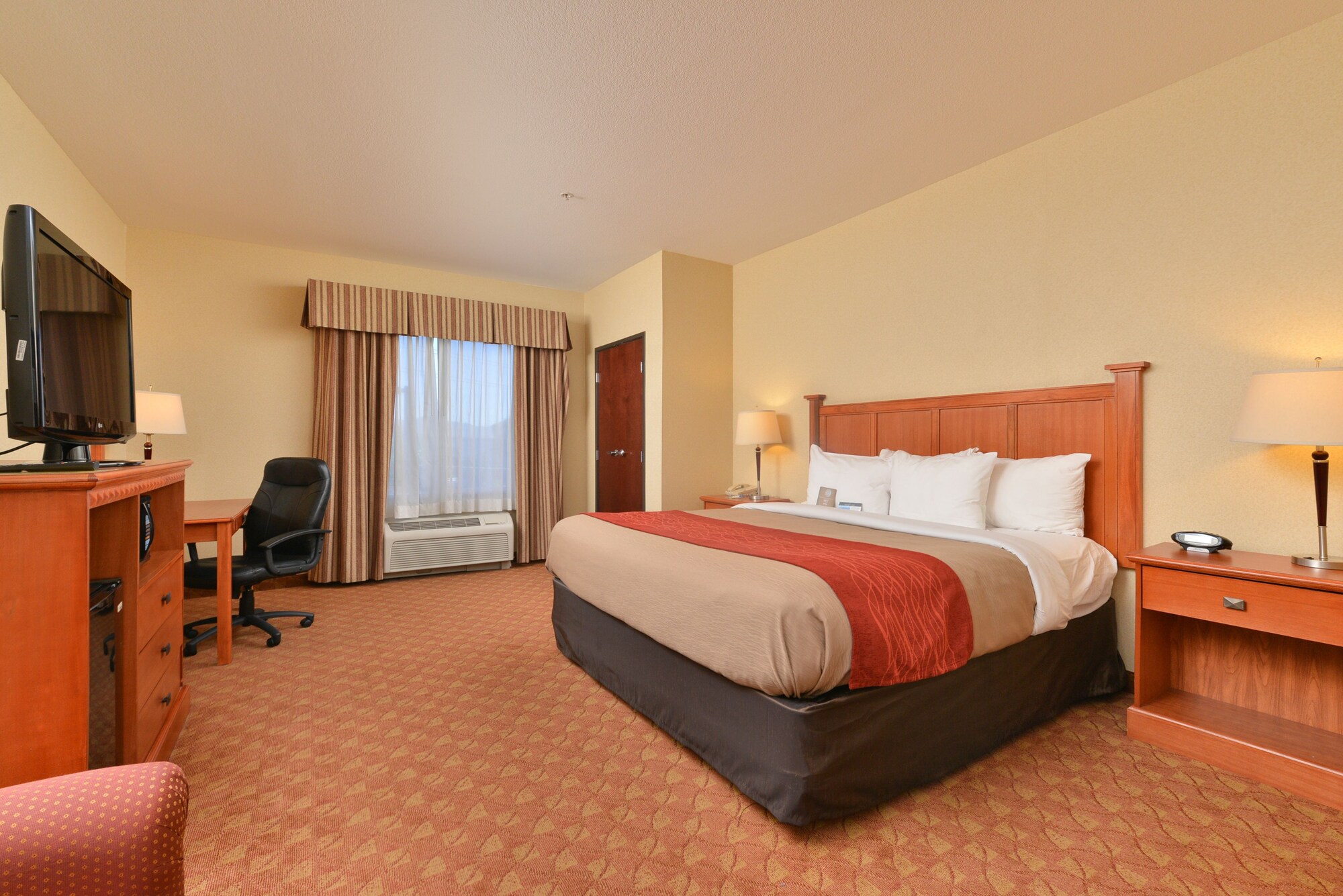 Suite, King Bed, Sofa, Accessible