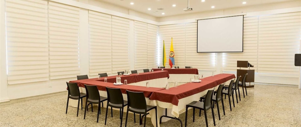 TEQUENDAMA INN ESTACION 58/62