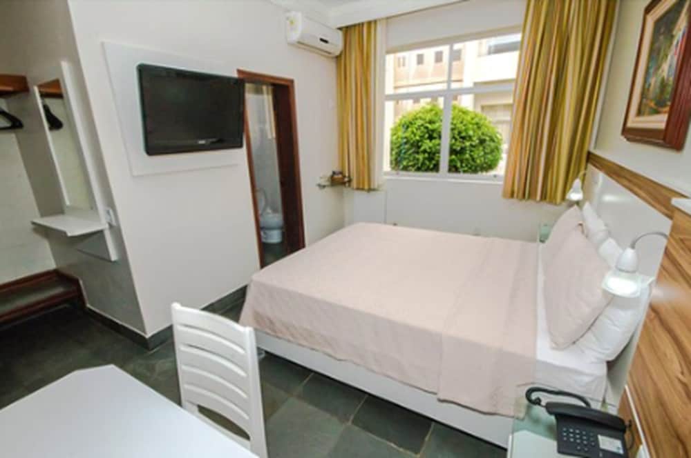 AIPANA PLAZA HOTEL 16/34