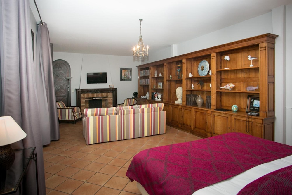 Le Relais Des Trois Mas 17/44
