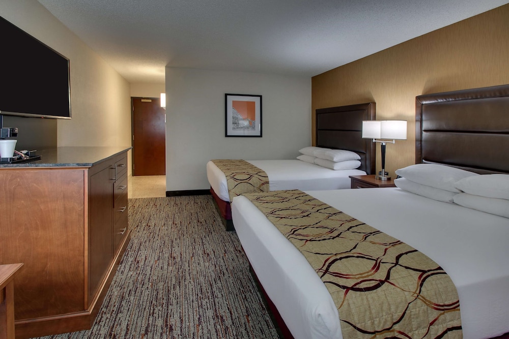 Drury Inn and Suites Evansville East 11/50