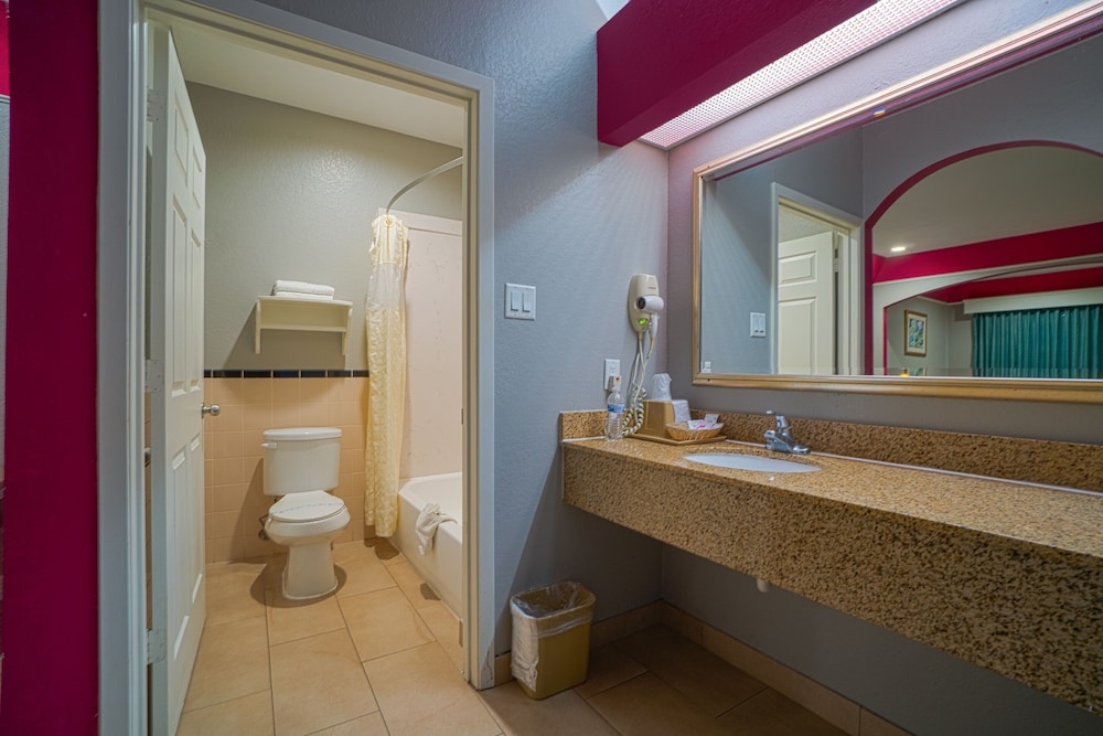 Hotel Bliss Kemah Boardwalk 66/68