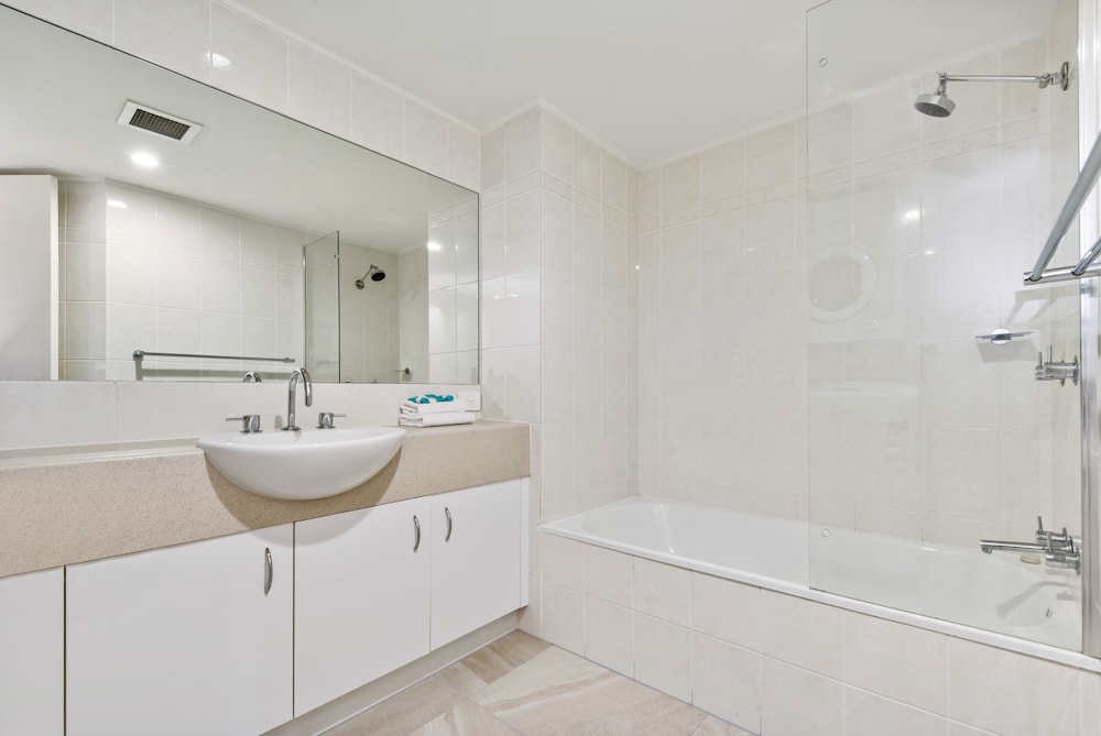 2 Bedrooms, Apartment, Queen and Twin Beds, Middle Floor