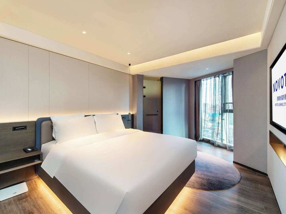 DELUXE, SUITE, TWIN BEDS