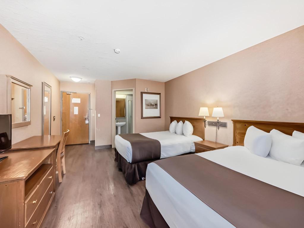 Economy, 2 Double Beds, Rail Side