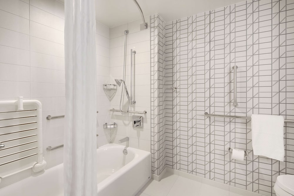 Embassy Suites By Hilton Atlanta Perimeter Center 11/60