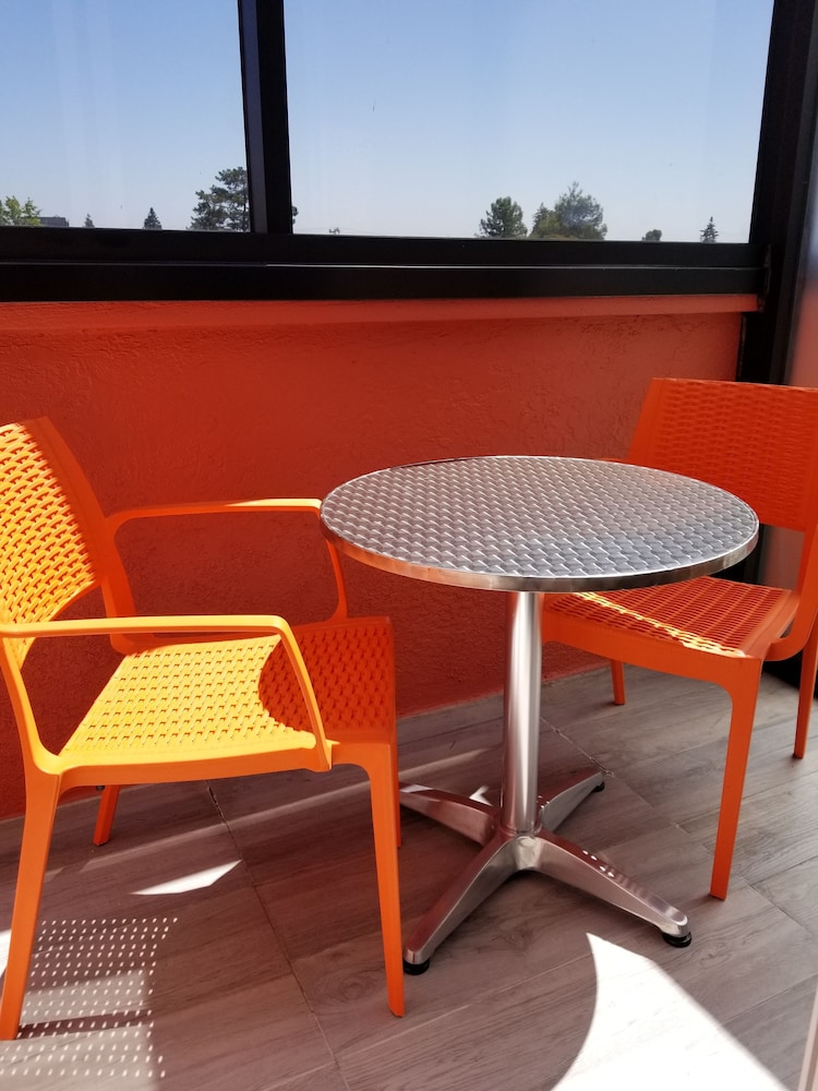 Sens Hotel & Bistro Berkeley 33/40