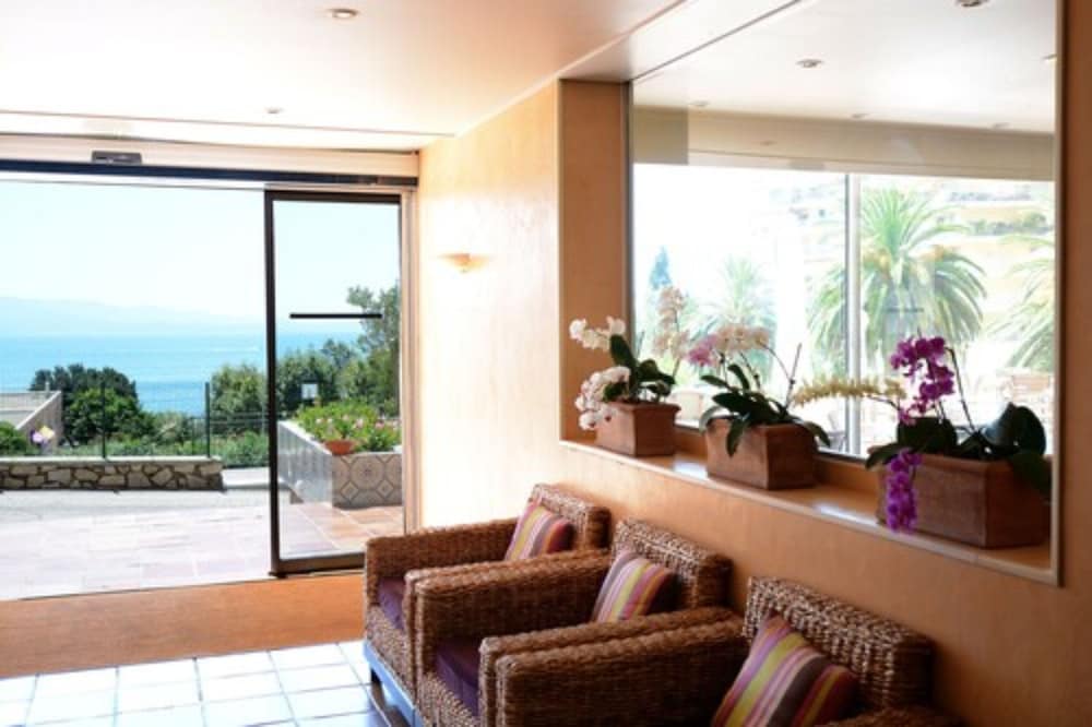 Sun Beach Hotel 24/50