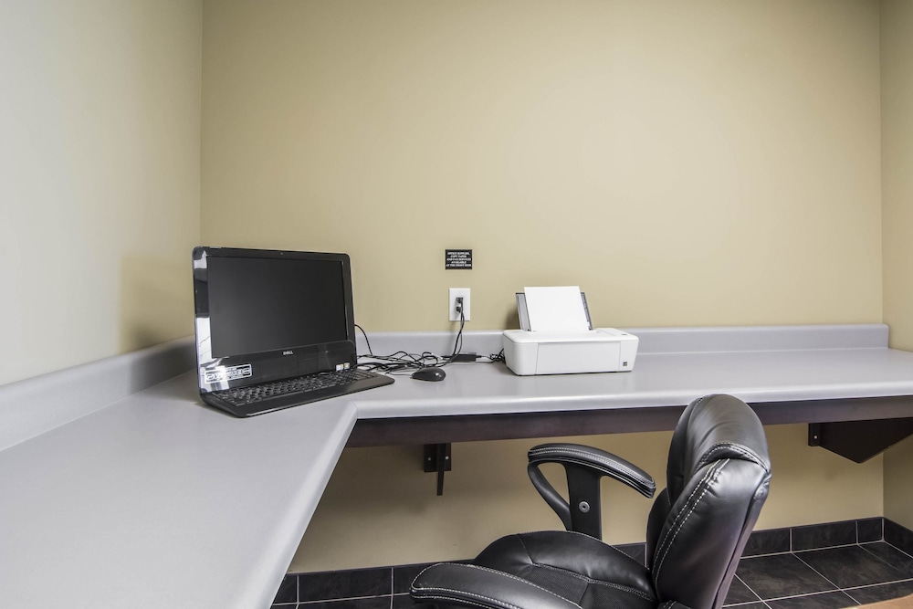 Quality Inn & Suites Thompson, MB 33/41