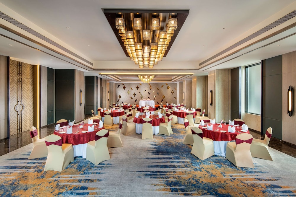 Royal Hometel Suites Dahisar Mumbai 30/43