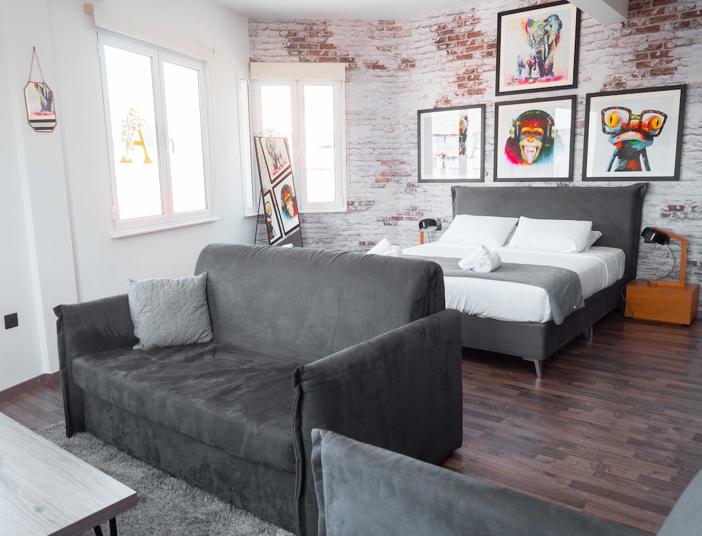 Athens Version Luxury Suites 45/70