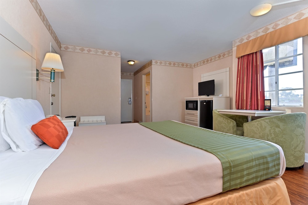 Americas Best Value Inn San Clemente Beach 7/11