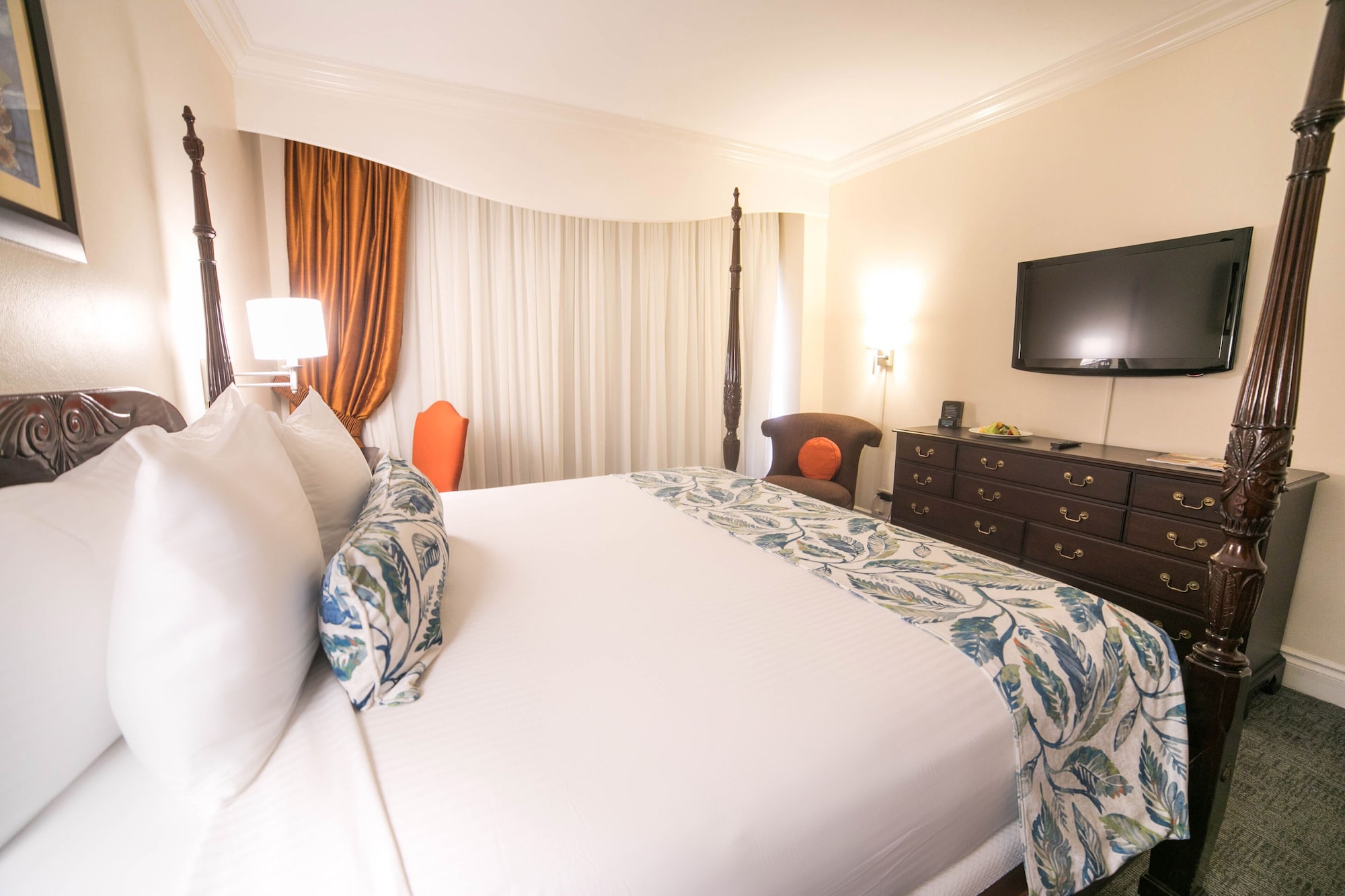 1 BEDROOM, SUITE