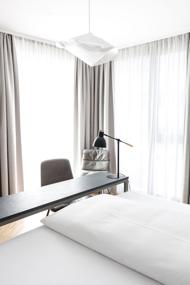 LendHotel 10/41