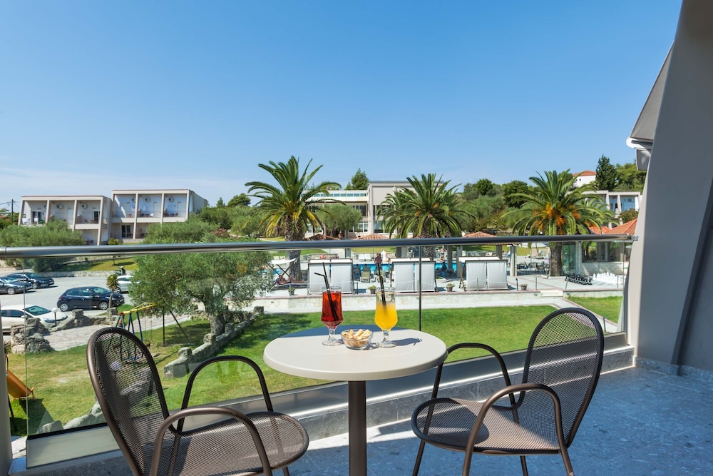 Iris Hotel 98/107