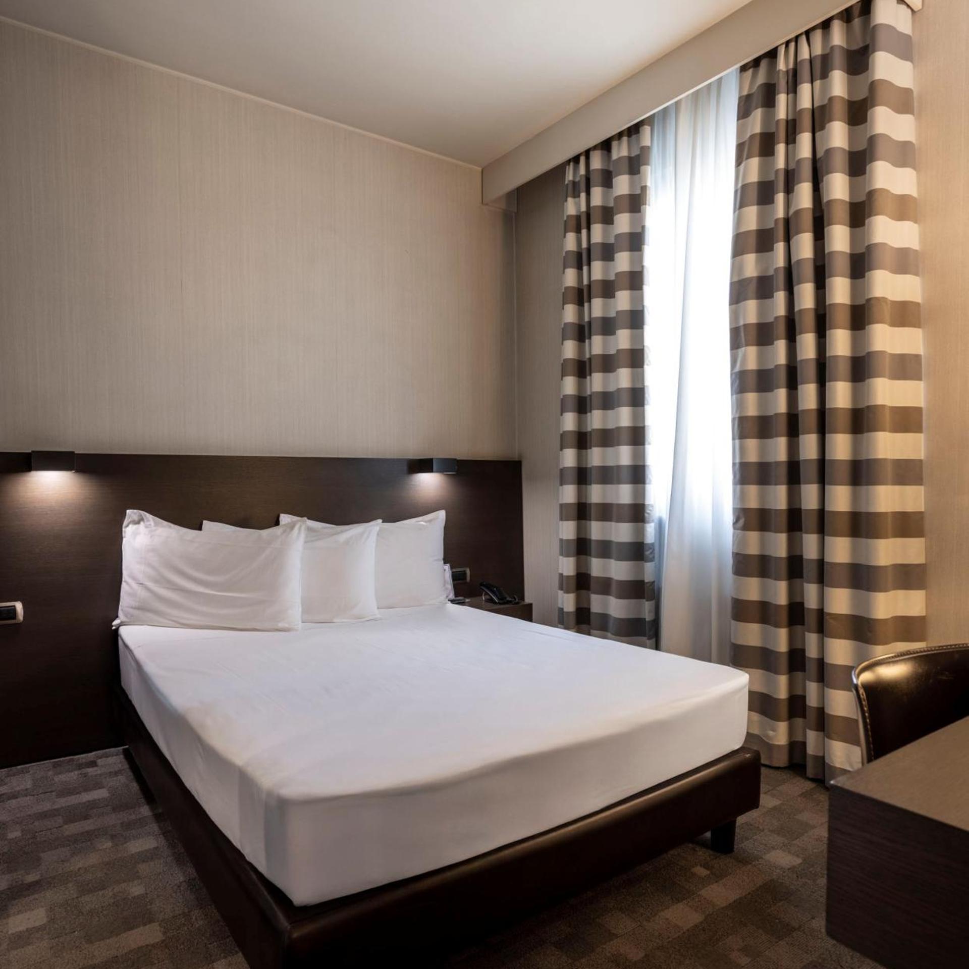 Room, French Bed