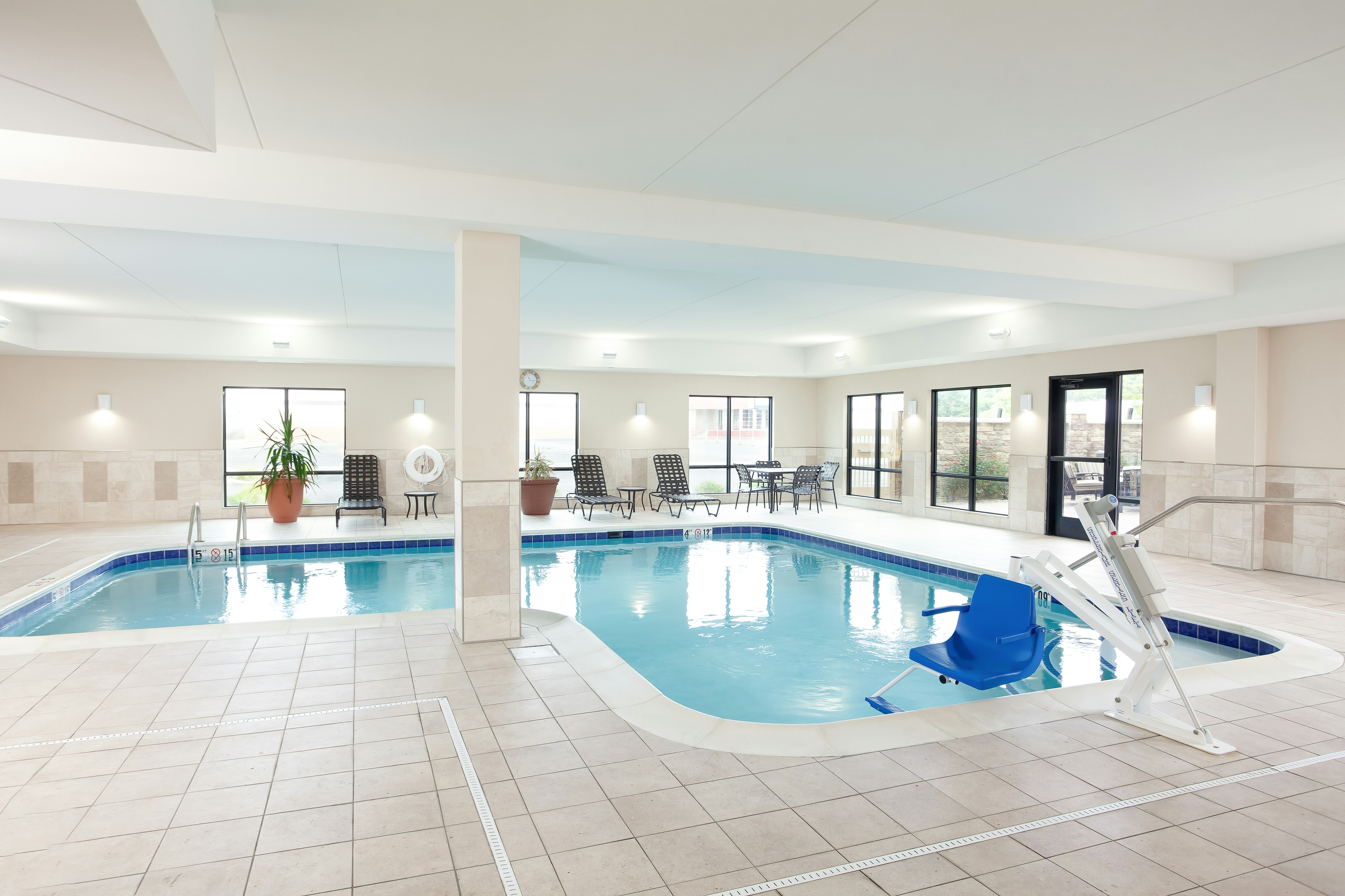 Hampton Inn and Suites Niles Warren OH 38/77
