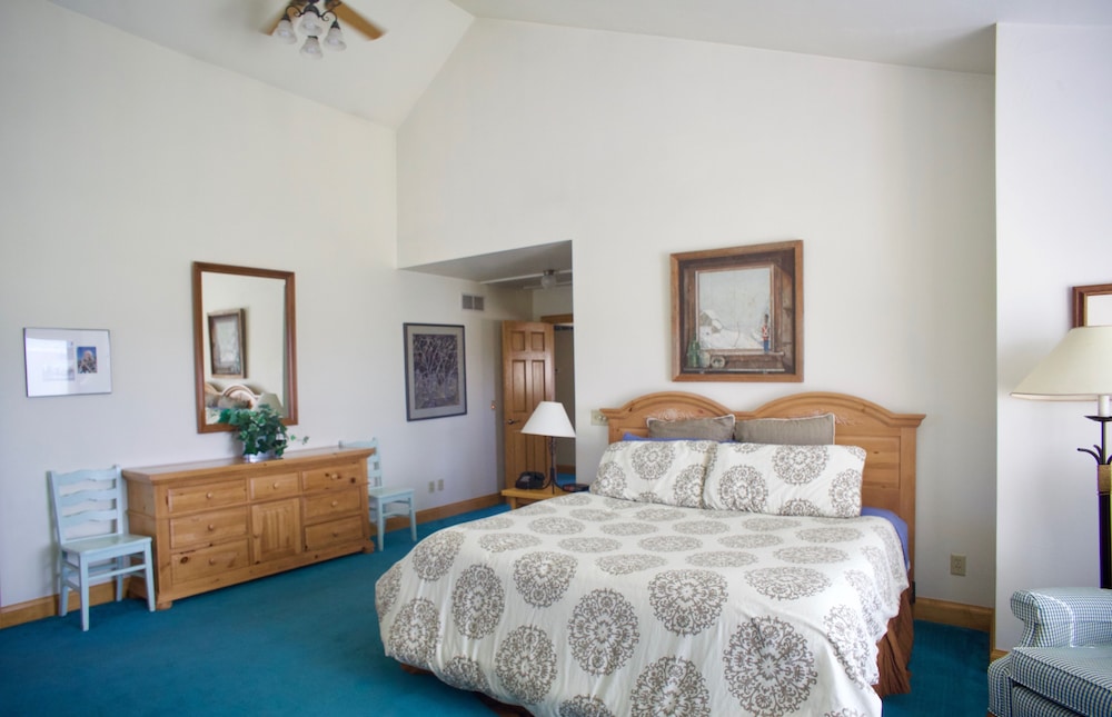Settlement Courtyard Inn & Lavender Spa 10/66