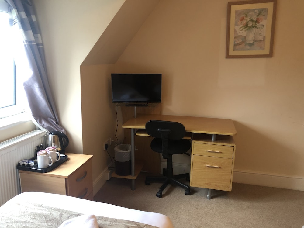 Gatwick Inn 48/53