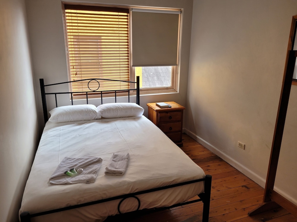 BURWOOD BED AND BREAKFAST 17/47