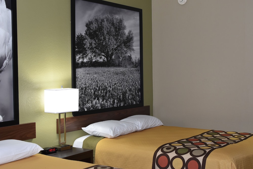 Econo Lodge Beaumont I-10 South, TX photo2