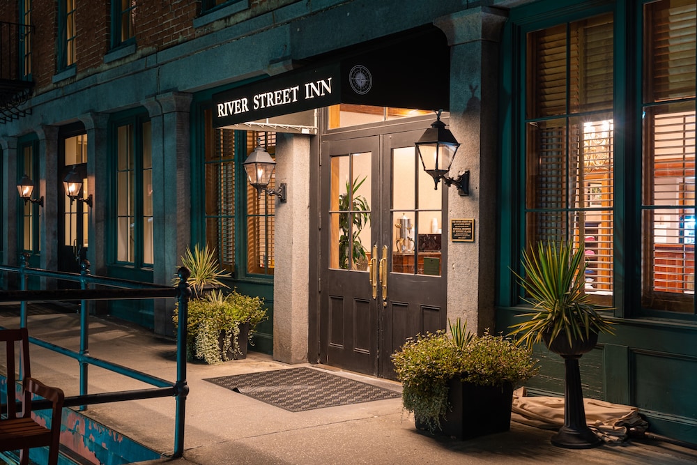 River Street Inn 34/52