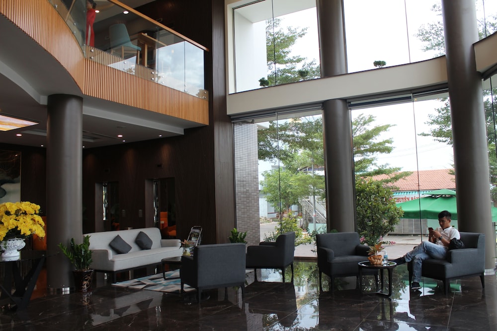 Lake View Hotel 58/69