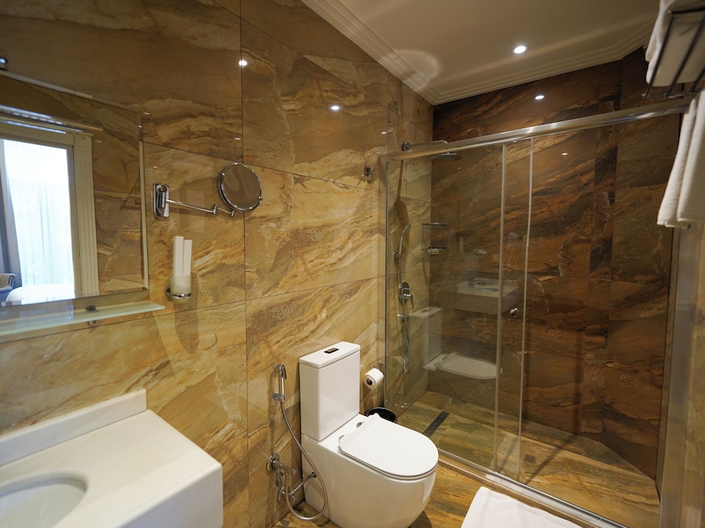 Executive, Suite, Multiple Beds 5/8