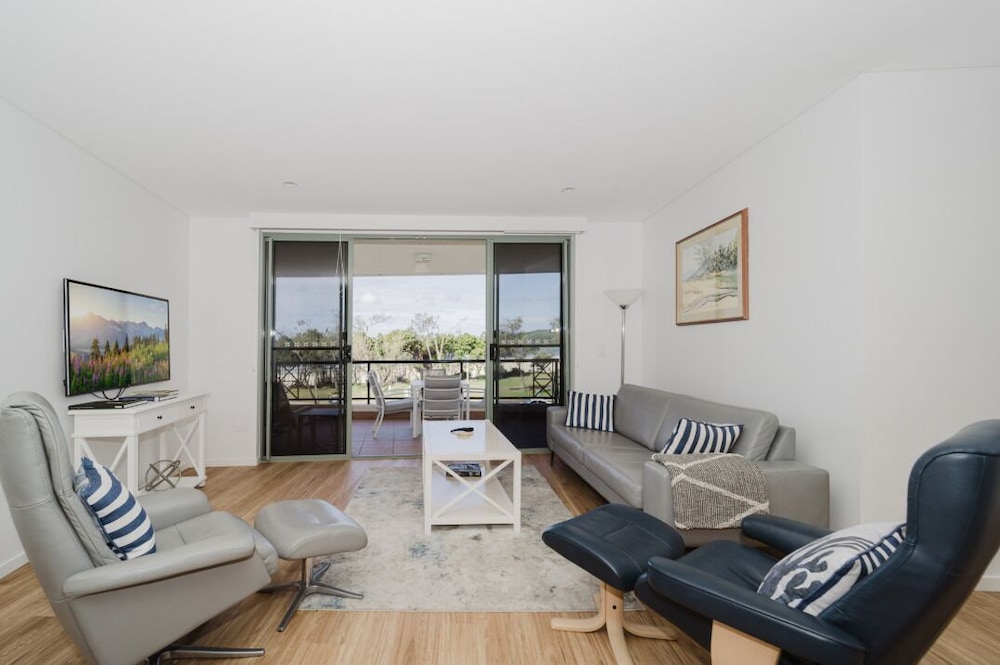 BAY ROYAL APARTMENTS 26/50