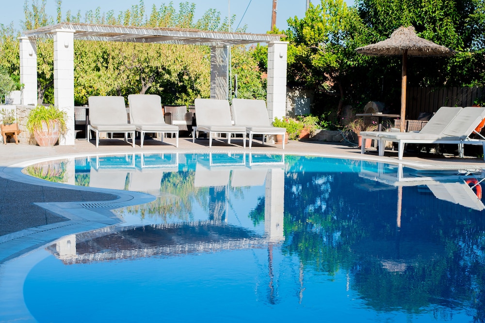 Stamos Hotel 32/48