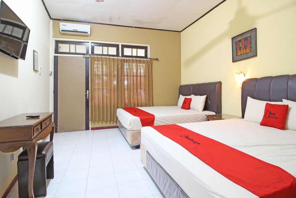 Reddoorz Near Pojok Beteng Yogyakarta 7/25