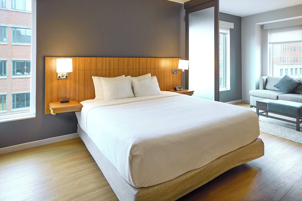 Specialty, King Bed, Street View, Sofa