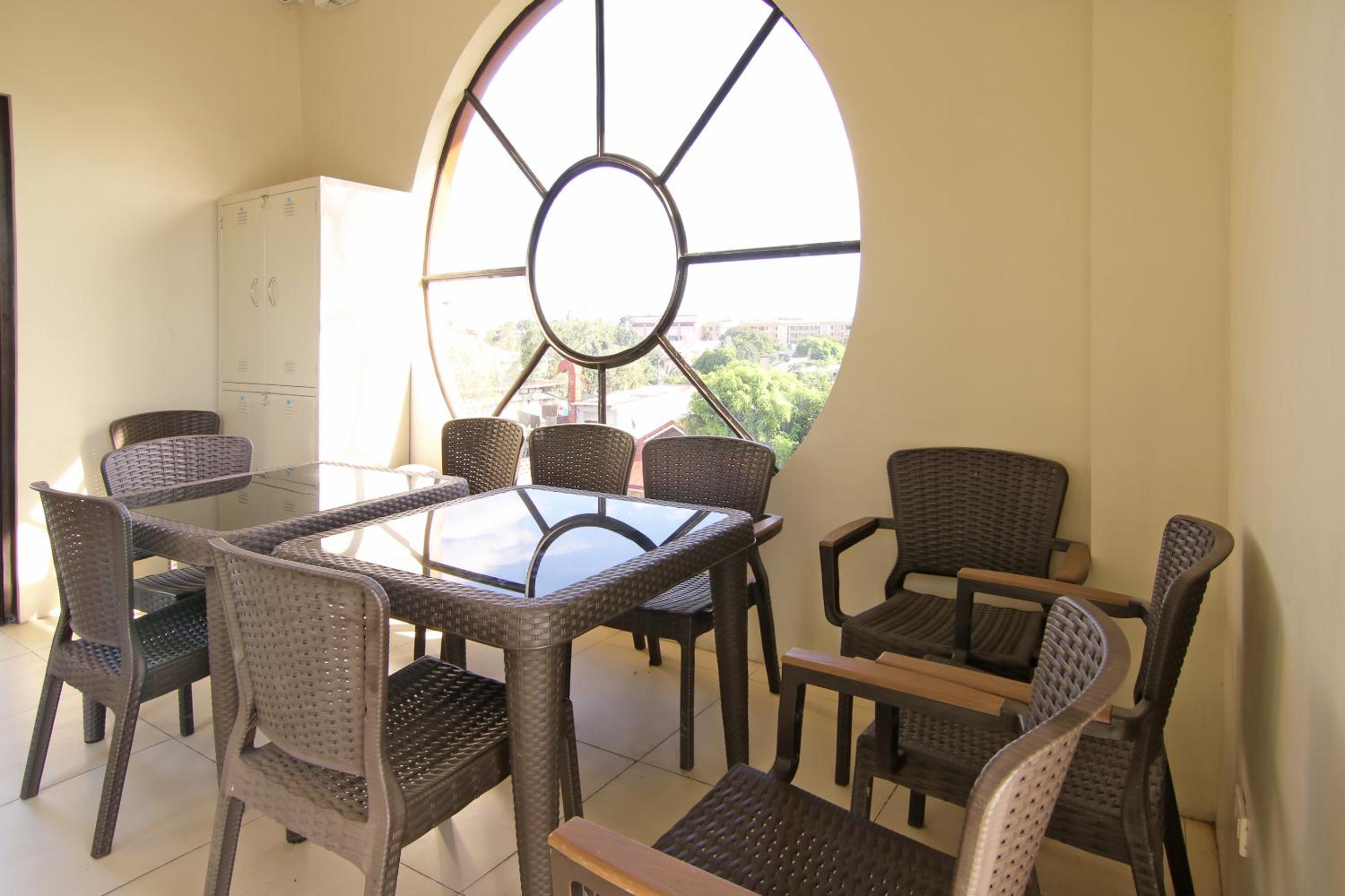 Oyo 108 Spiral Suites 40/50