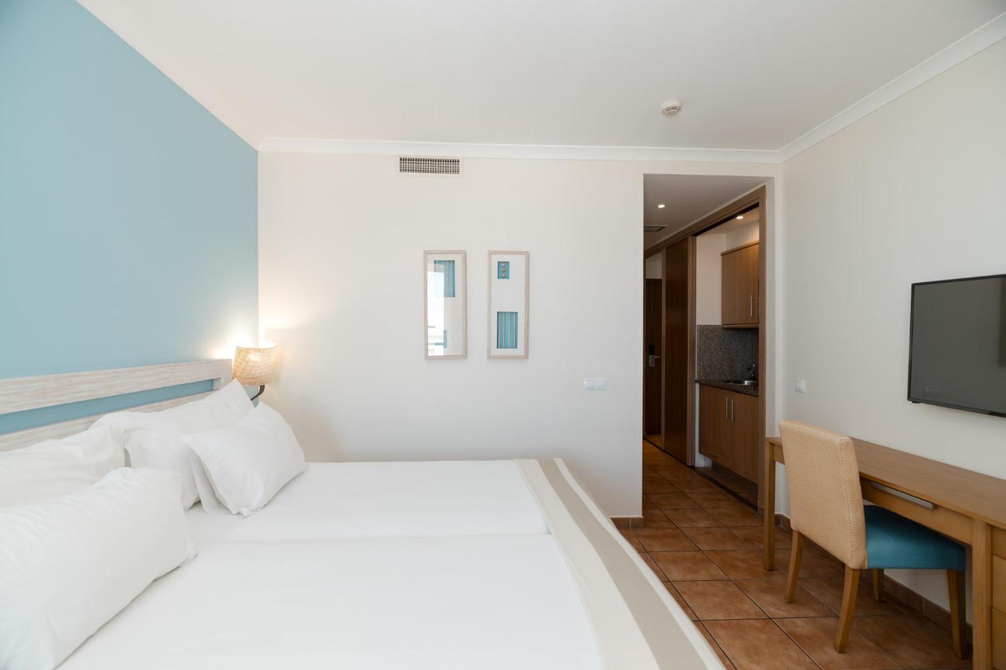 Superior, Double Bed, with Extra Bed, Sea View
