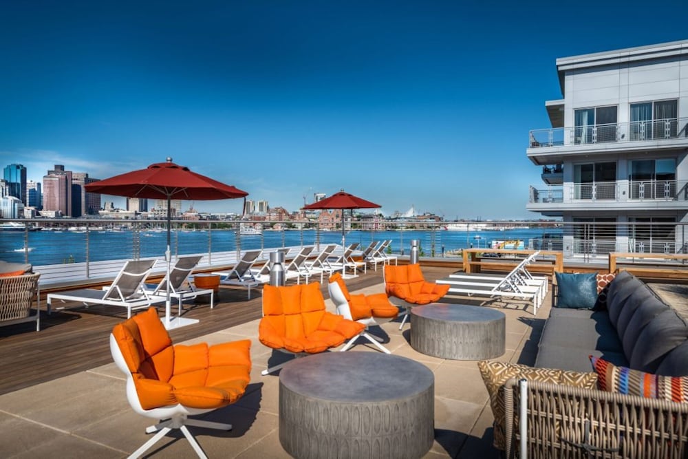 Global Luxury Suites East Boston 2/50