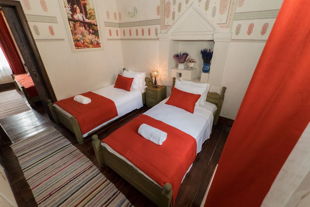 2 BEDROOMS, FAMILY