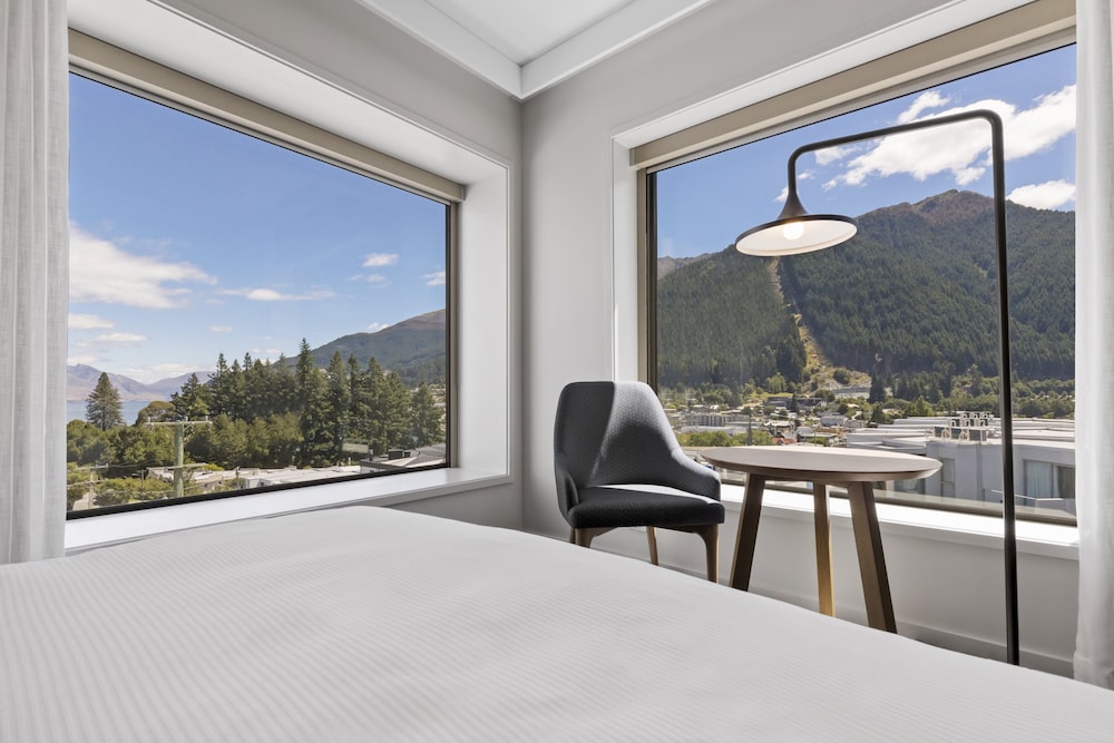 Holiday Inn Express And Suites Queenstown 38/79