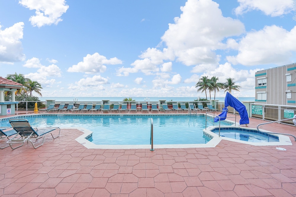 Hollywood Beach Tower 31/71