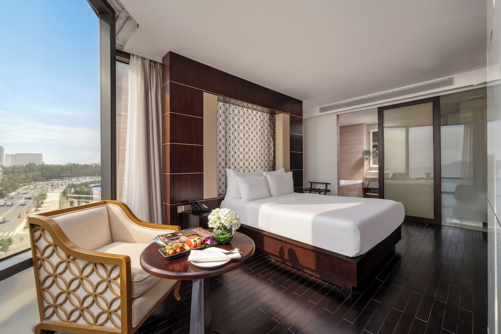 جناح جونيور بسرير مزدوج بإطلالة على البحر بحوض استحمام، Holiday Beach Hotel Danang 7/10