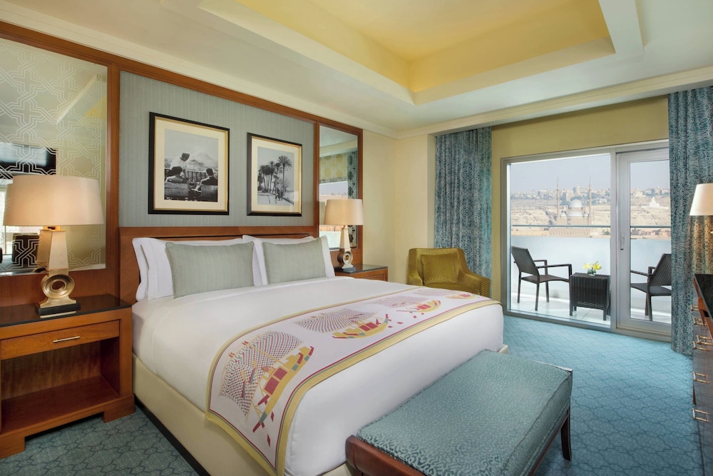 1 BEDROOM, SUITE