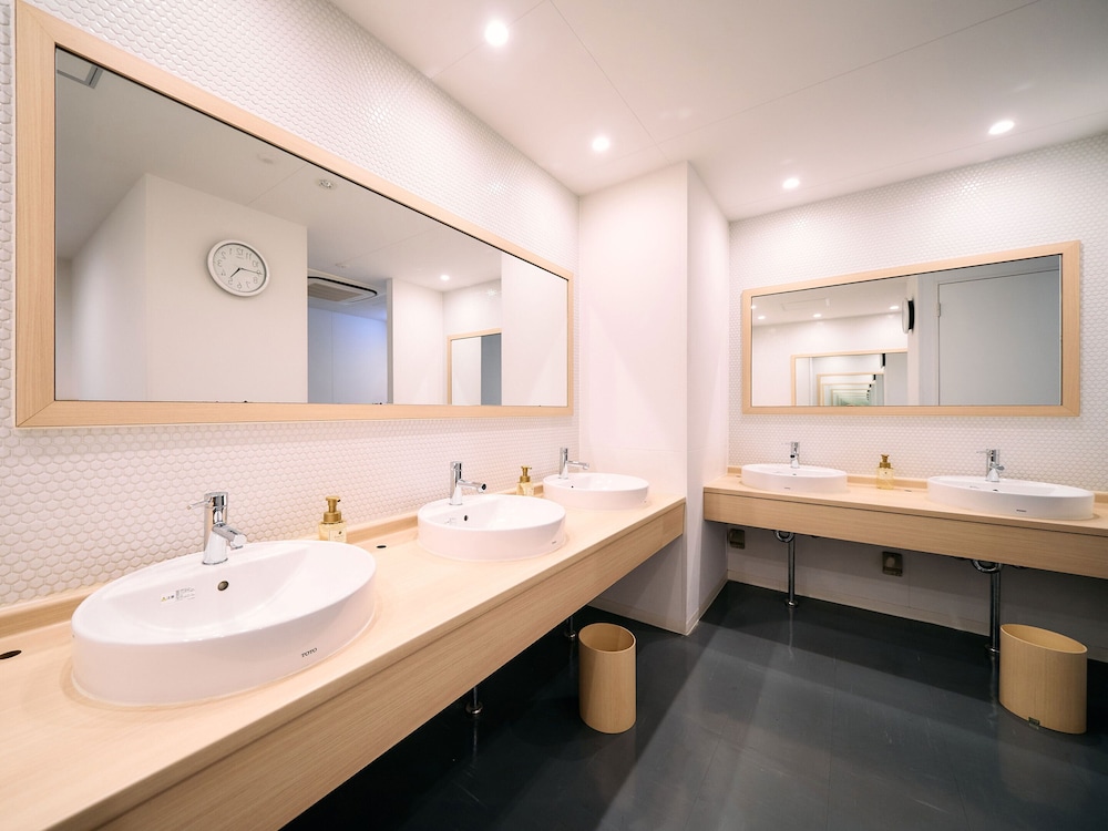 Male Dorm, Shared Bathroom