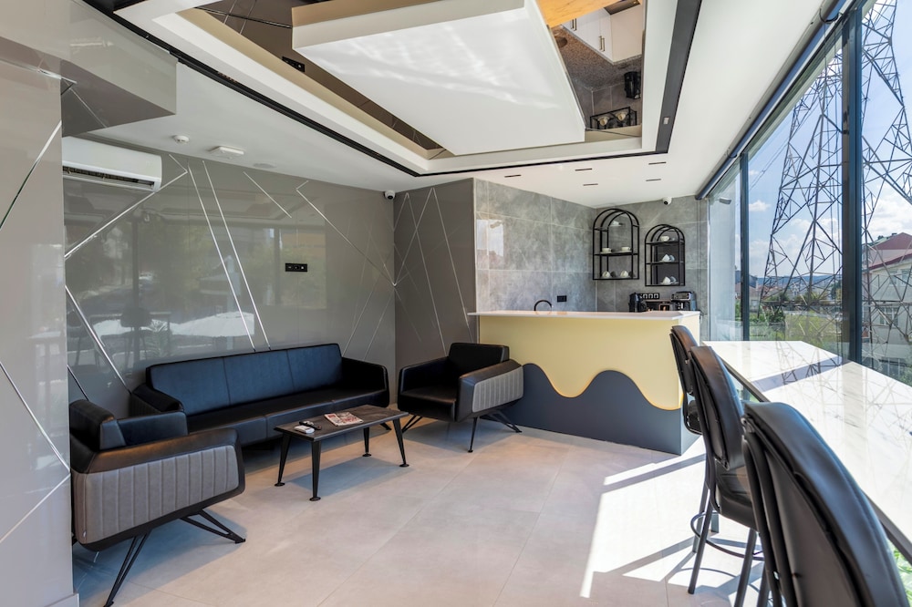 The Private Airport Hotel 35/50
