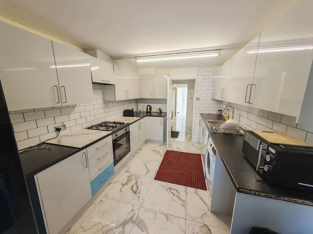 SnoozeDen Chalvey - Free Parking, Near M4 J6 24/35