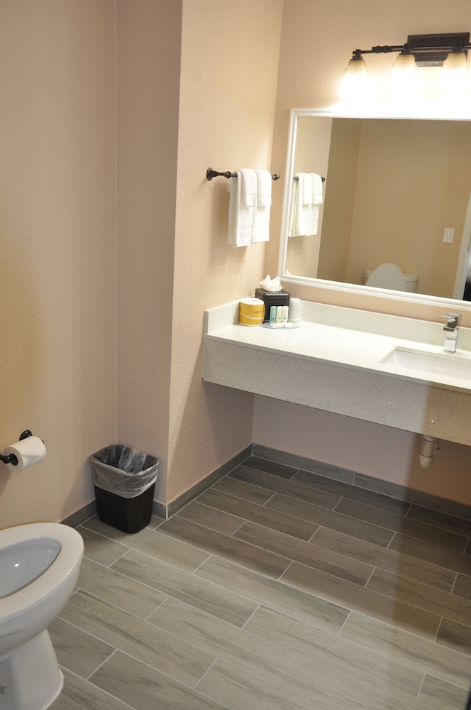 QUALITY INN AND SUITES PLANO EAST RICHARDSON 20/62