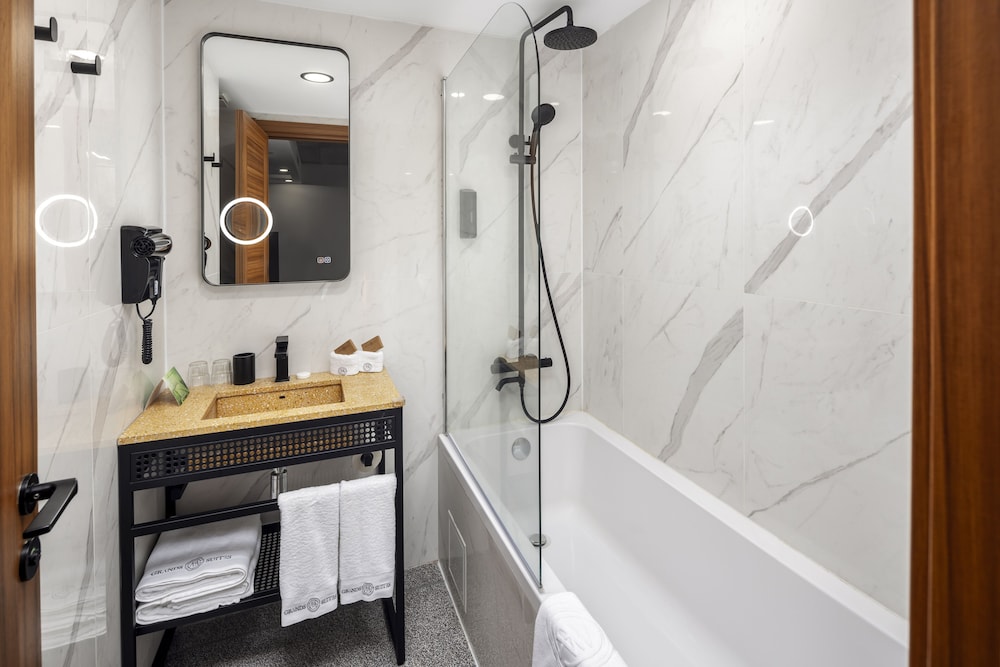 Grands Suites Hotel Residences & Spa 46/50